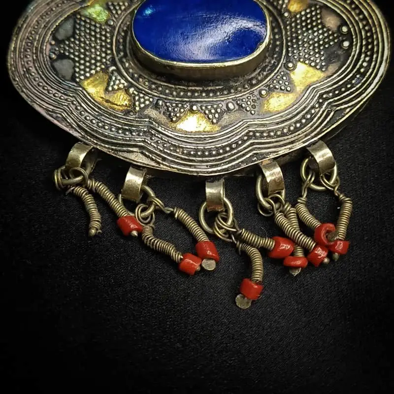 Vintage Intricate Pendant encased in Sterling Silver with a Lapis Lazuli stone