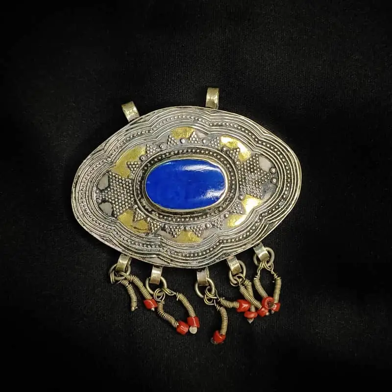 Other Vintage Intricate Pendant encased in Sterling Silver with a Lapis Lazuli stone