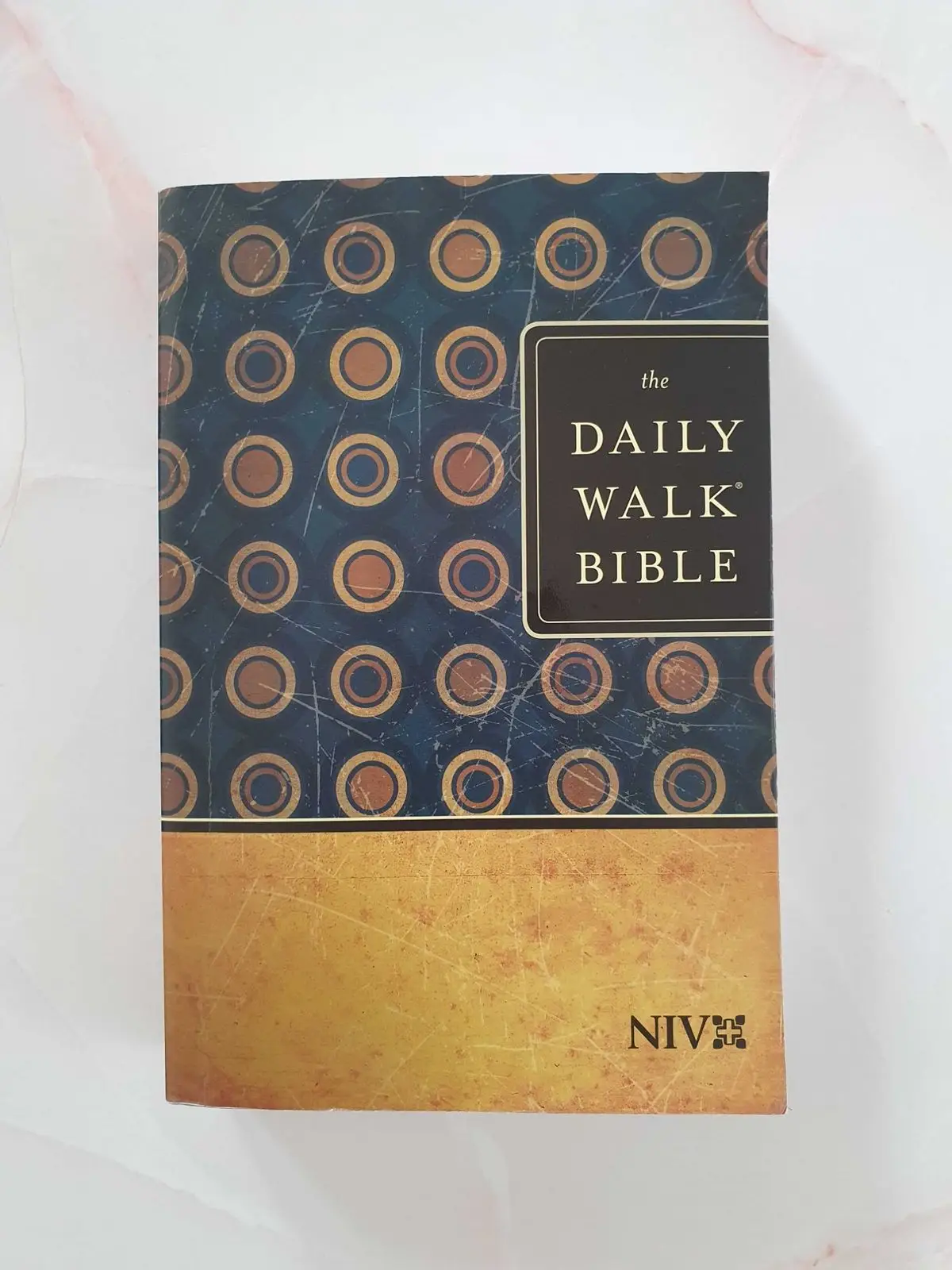 Tyndale House Publishers The Daily Walk Bible NIV Edition