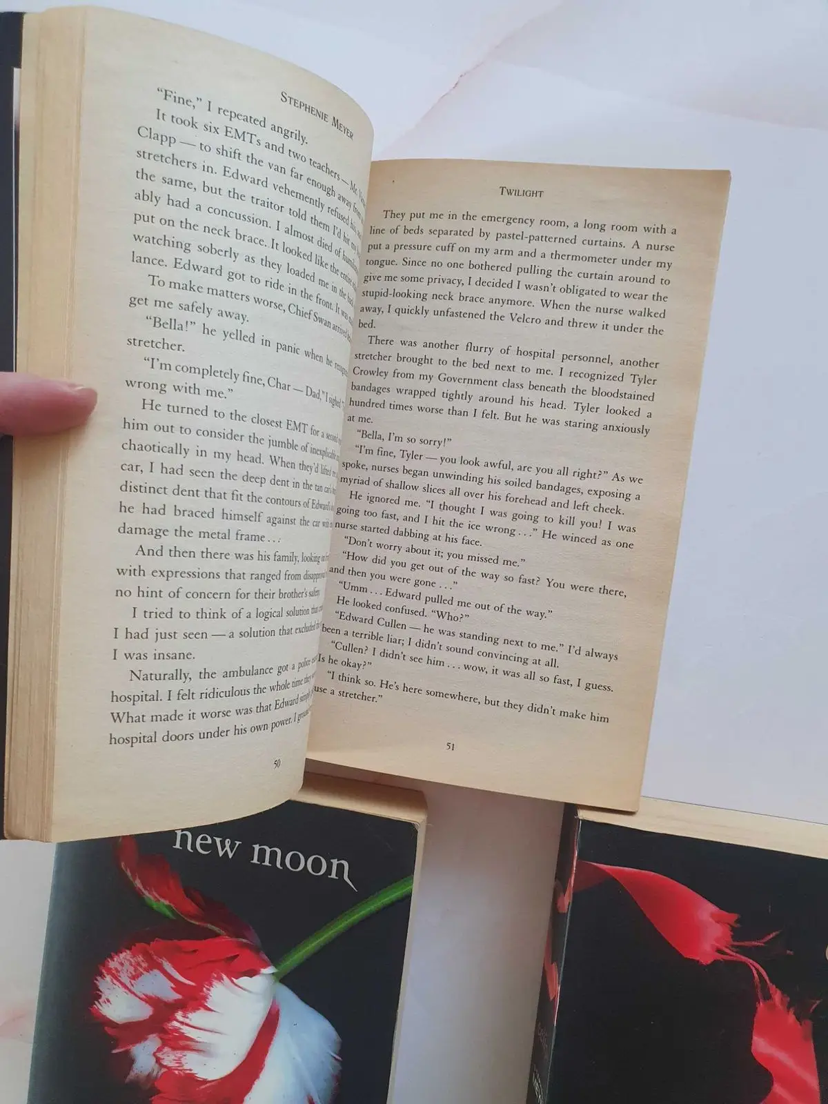 Twilight by Stephenie Meyer Paperback