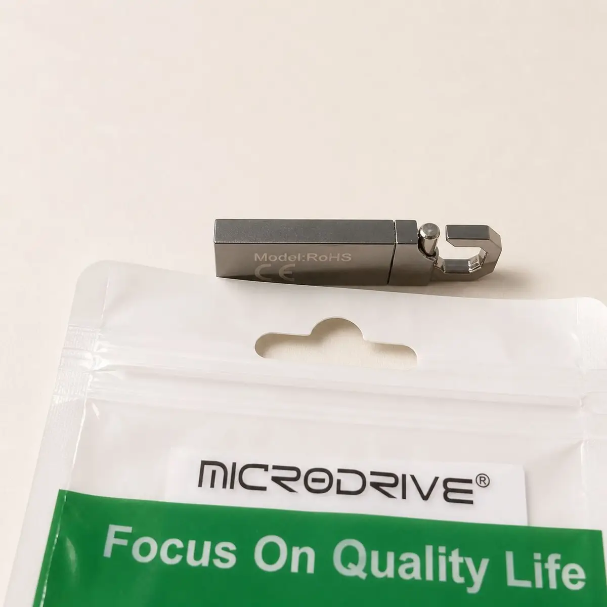 Microdrive Microdrive Metal USB Flash Drive with Carabiner Clip