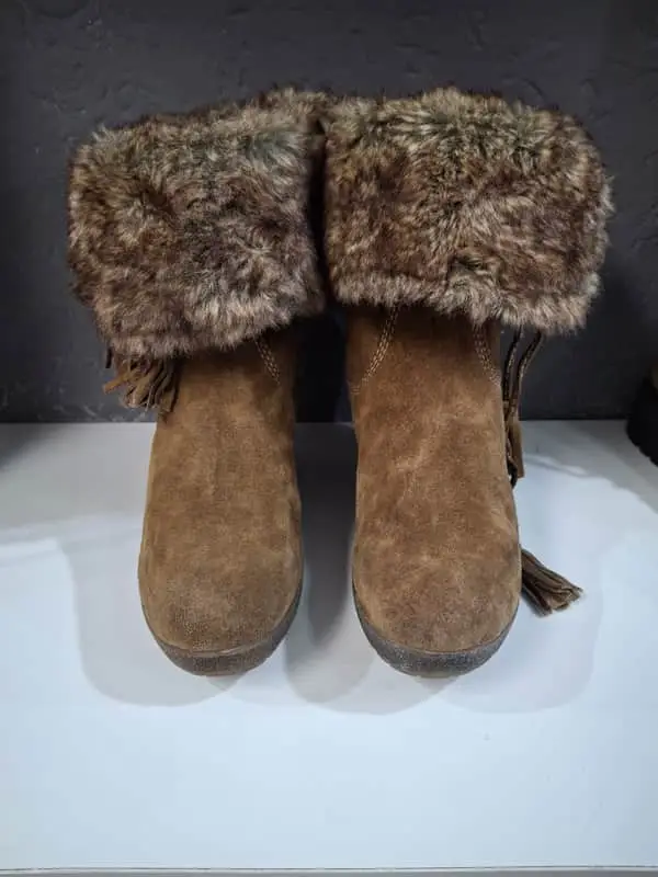 Preowned suede boot.tamaris.wedge