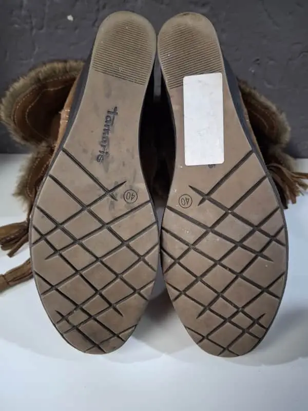 Preowned suede boot.tamaris.wedge