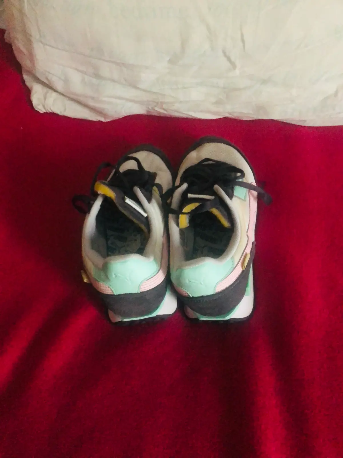 Preloved puma sneakers,