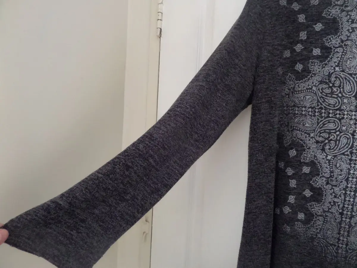 Truworths Grey Paisley Print Long Sleeve Tunic Top