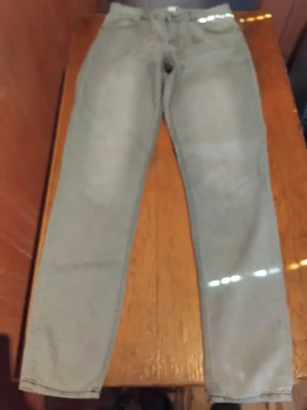 H&M ladies light grey jeans.