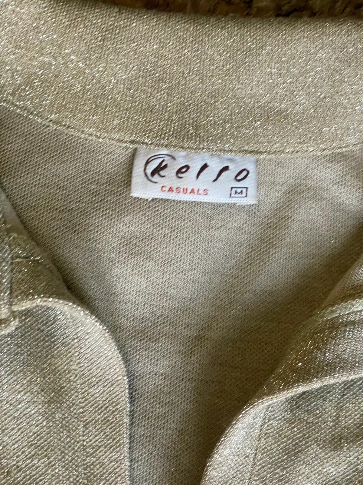 Y2K vintage gold and beige collared shirt with small slits on the sleeves. perfect condition