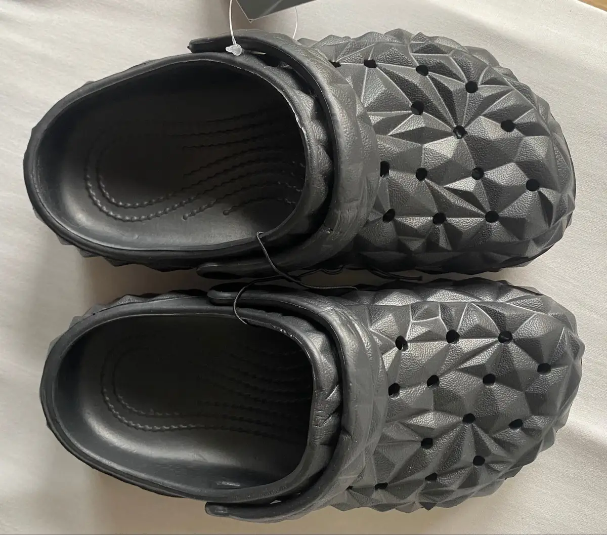 Jet Jet Black Geometric Textured Clogs