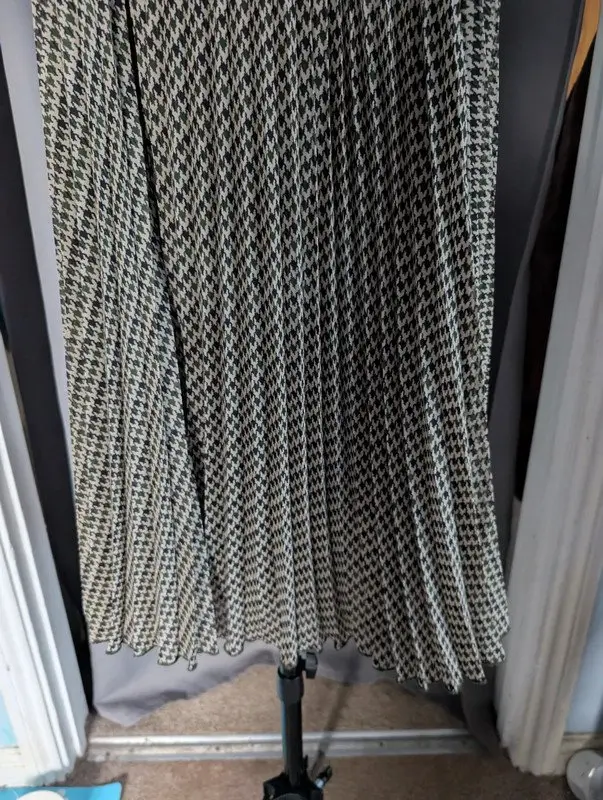 Primark Green Houndstooth Pleated Midi Skirt
