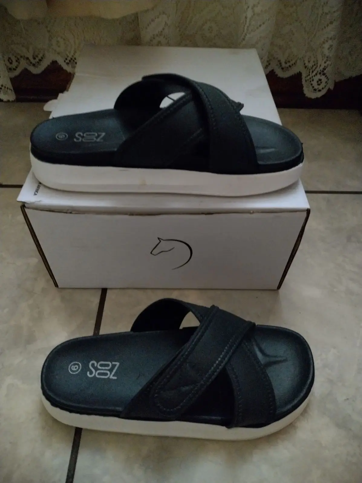 SOZ Black Cross-Strap Slide Sandals