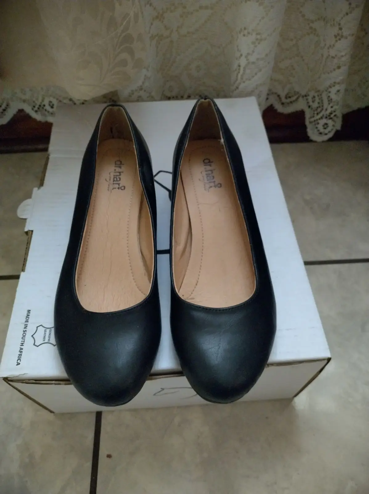 Dr. Hart Dr. Hart Comfort Black Genuine Leather Flats
