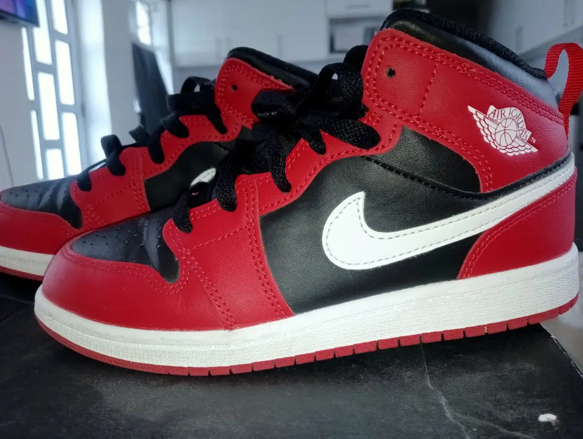 Air Jordan 1 Mid Red Black White