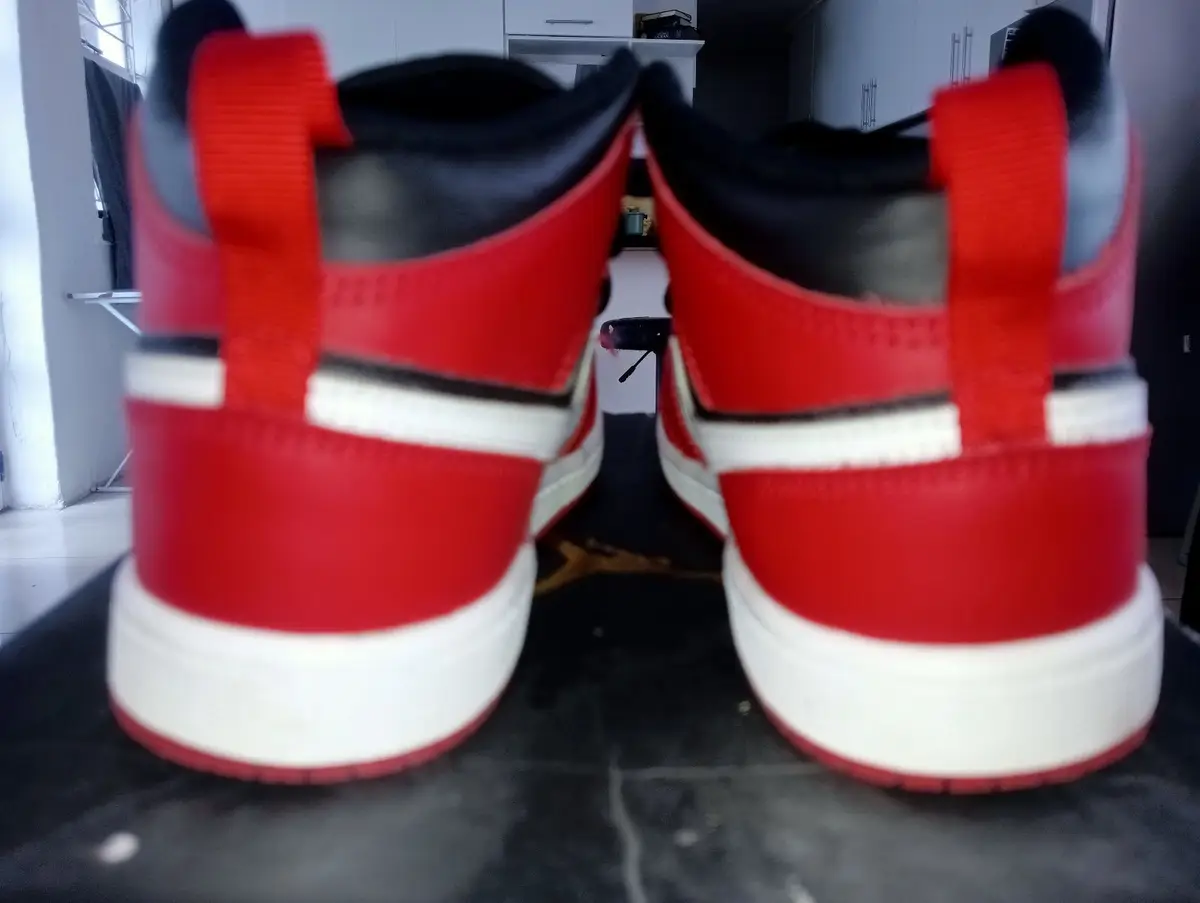 Air Jordan 1 Mid Red Black White