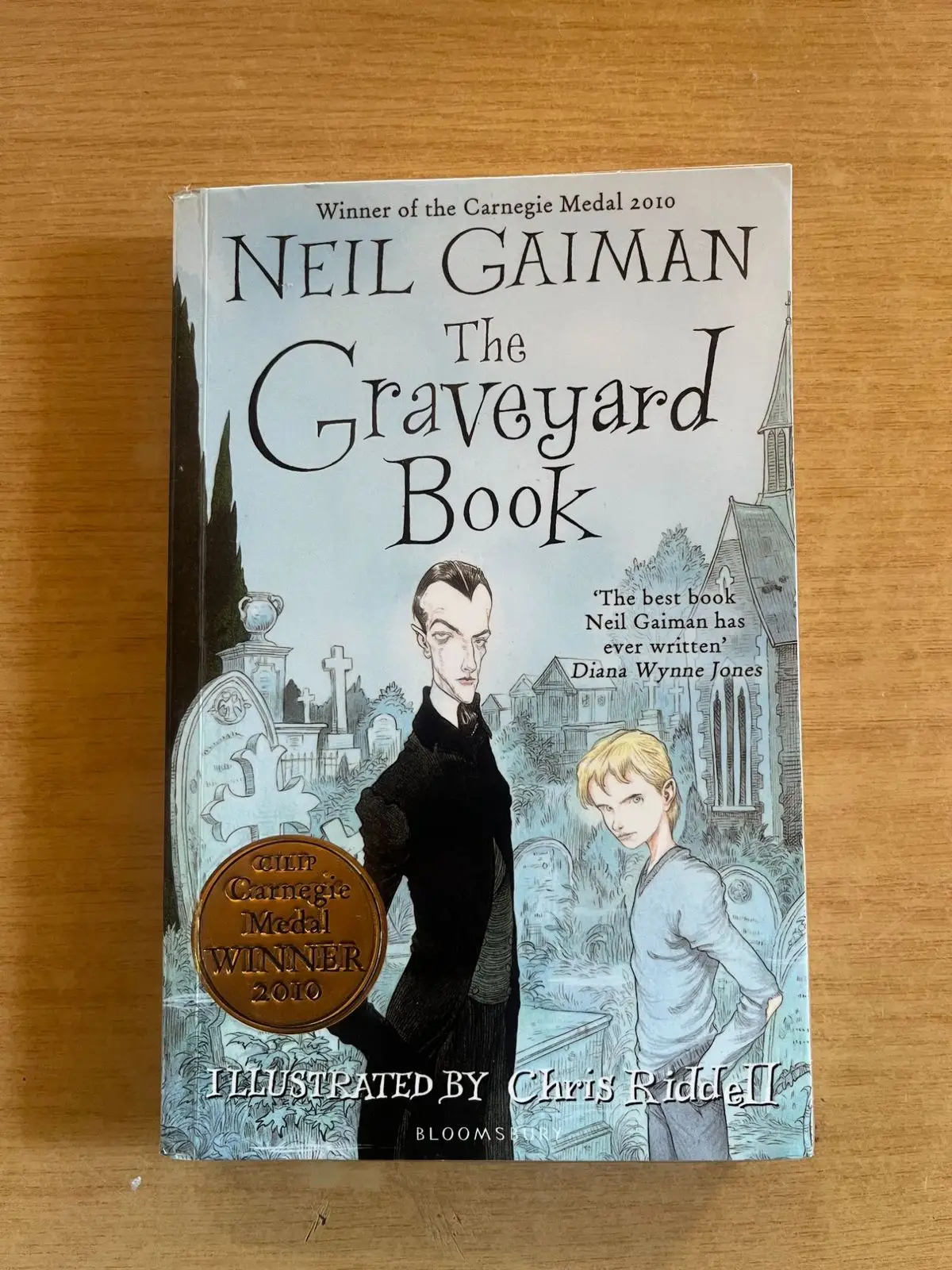 Bloomsbury The Graveyard Book by Neil Gaiman (Paperback)