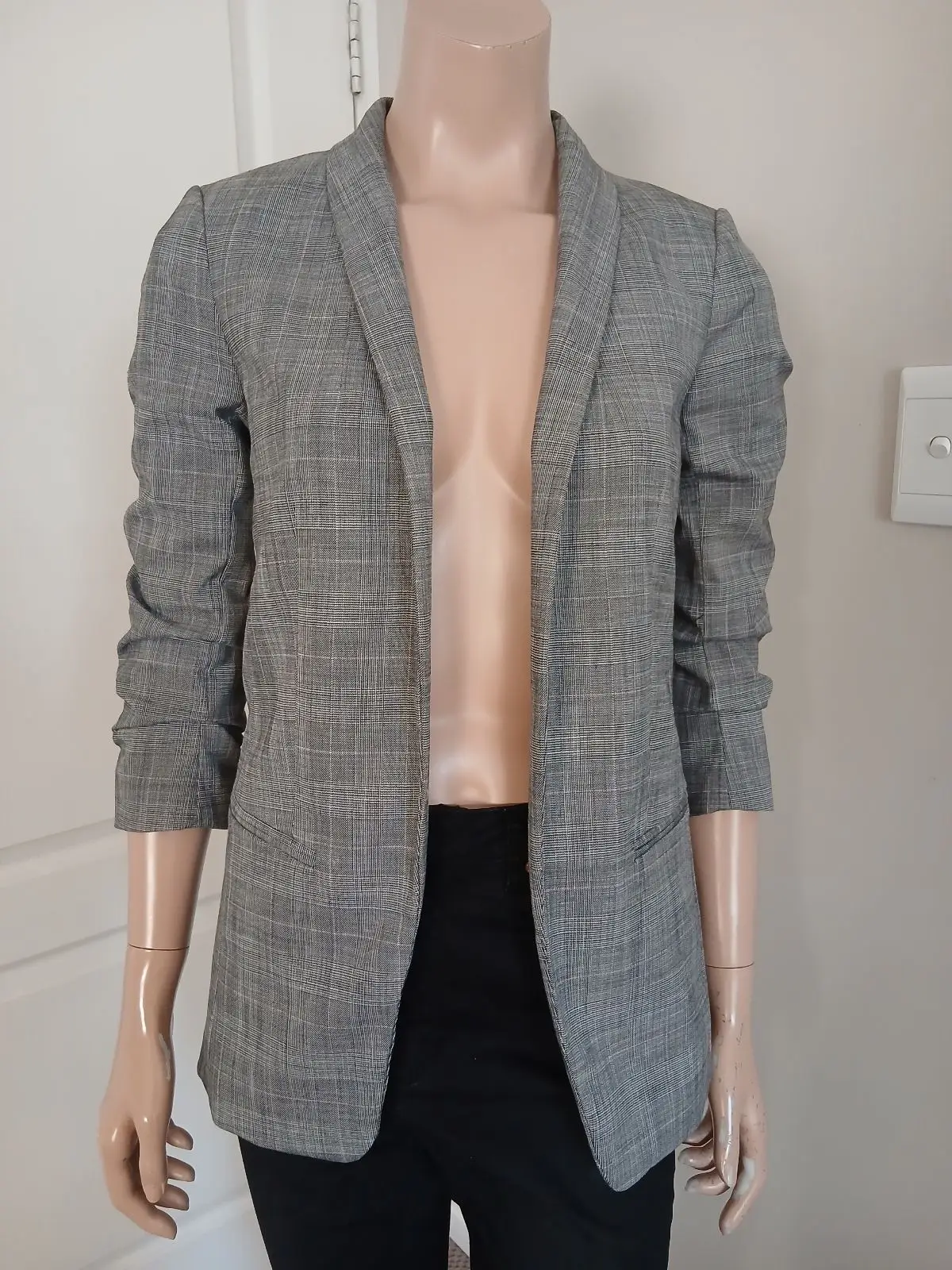 H&M Grey Plaid Ruched Sleeve Blazer