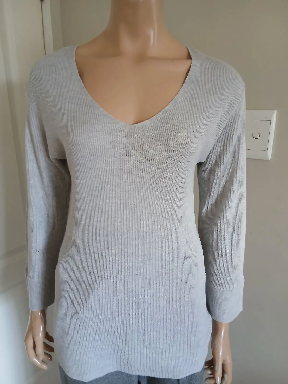 H&M Grey Ribbed V-Neck Top