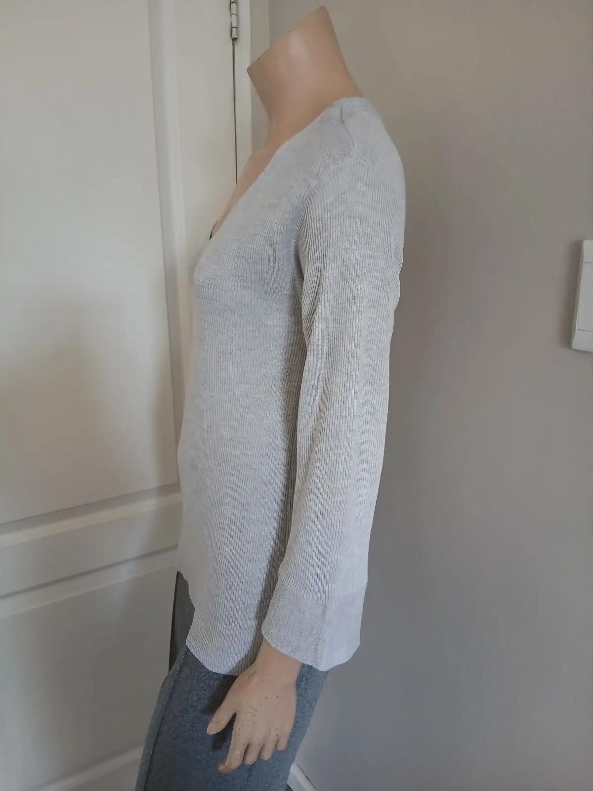 H&M Grey Ribbed V-Neck Top