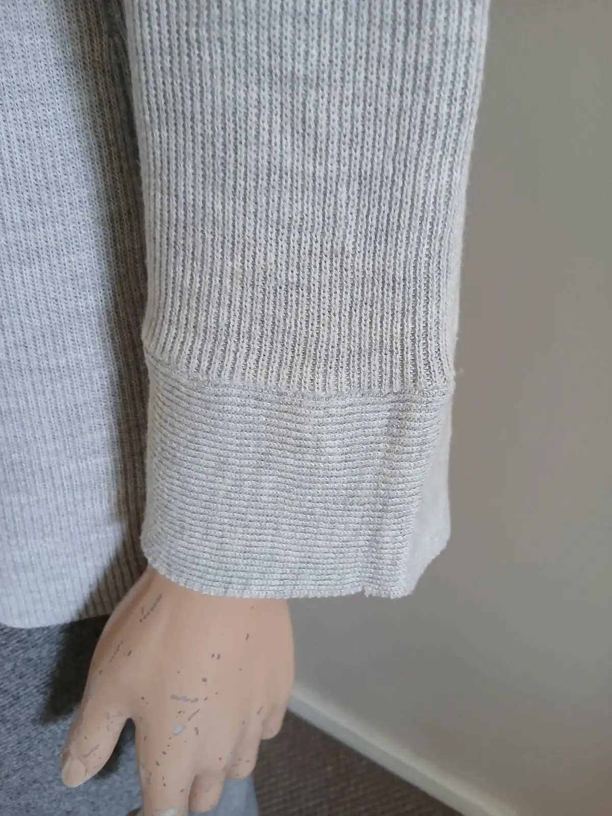 H&M Grey Ribbed V-Neck Top