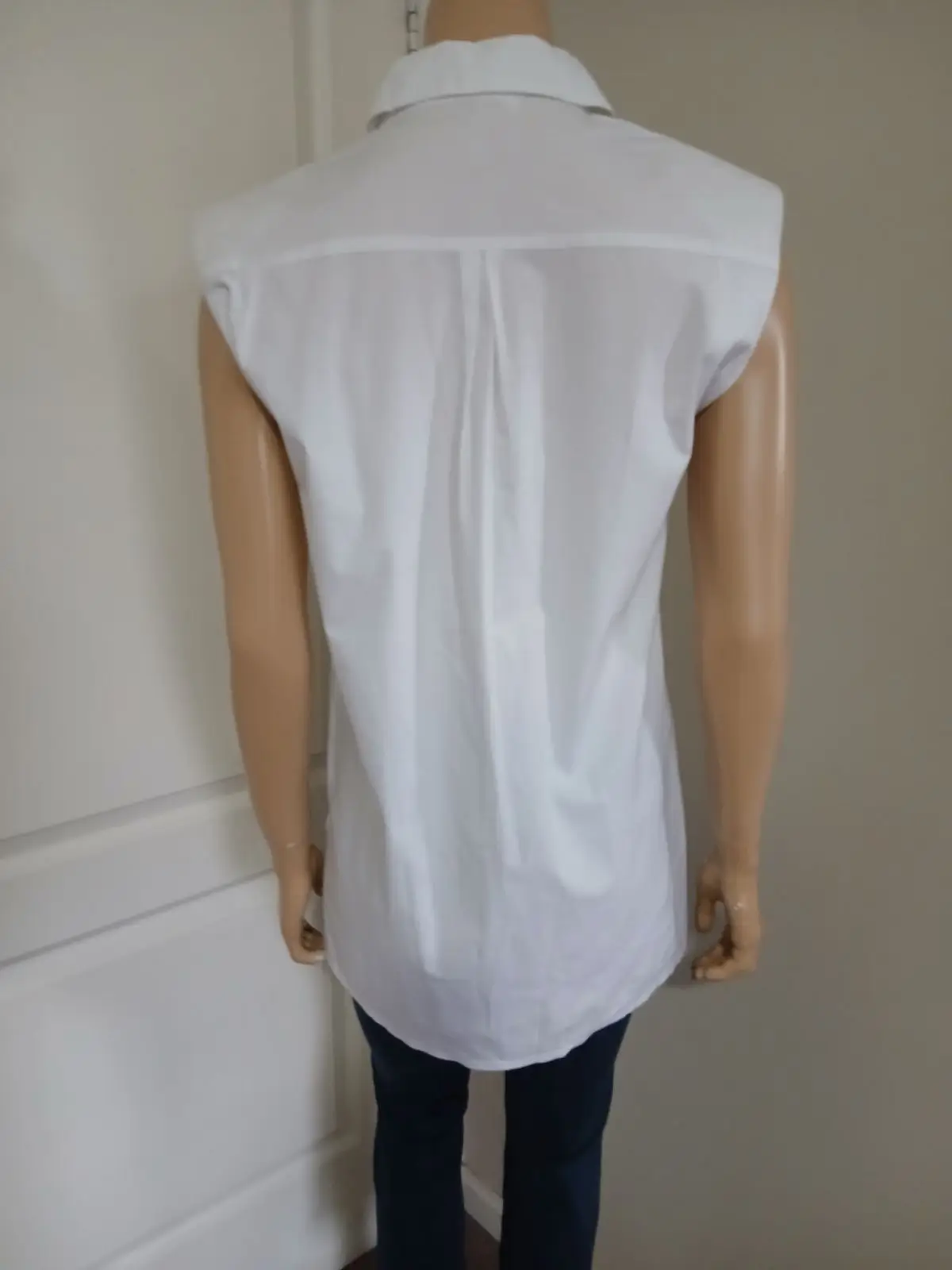 Foschini Sleeveless White Button-Up Shirt