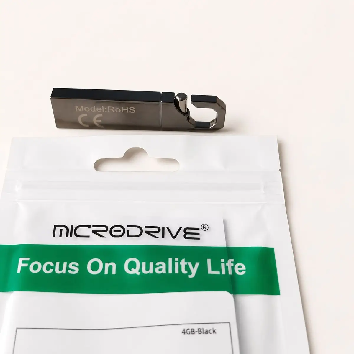 Microdrive Metallic USB Flash Drive with Carabiner Clip