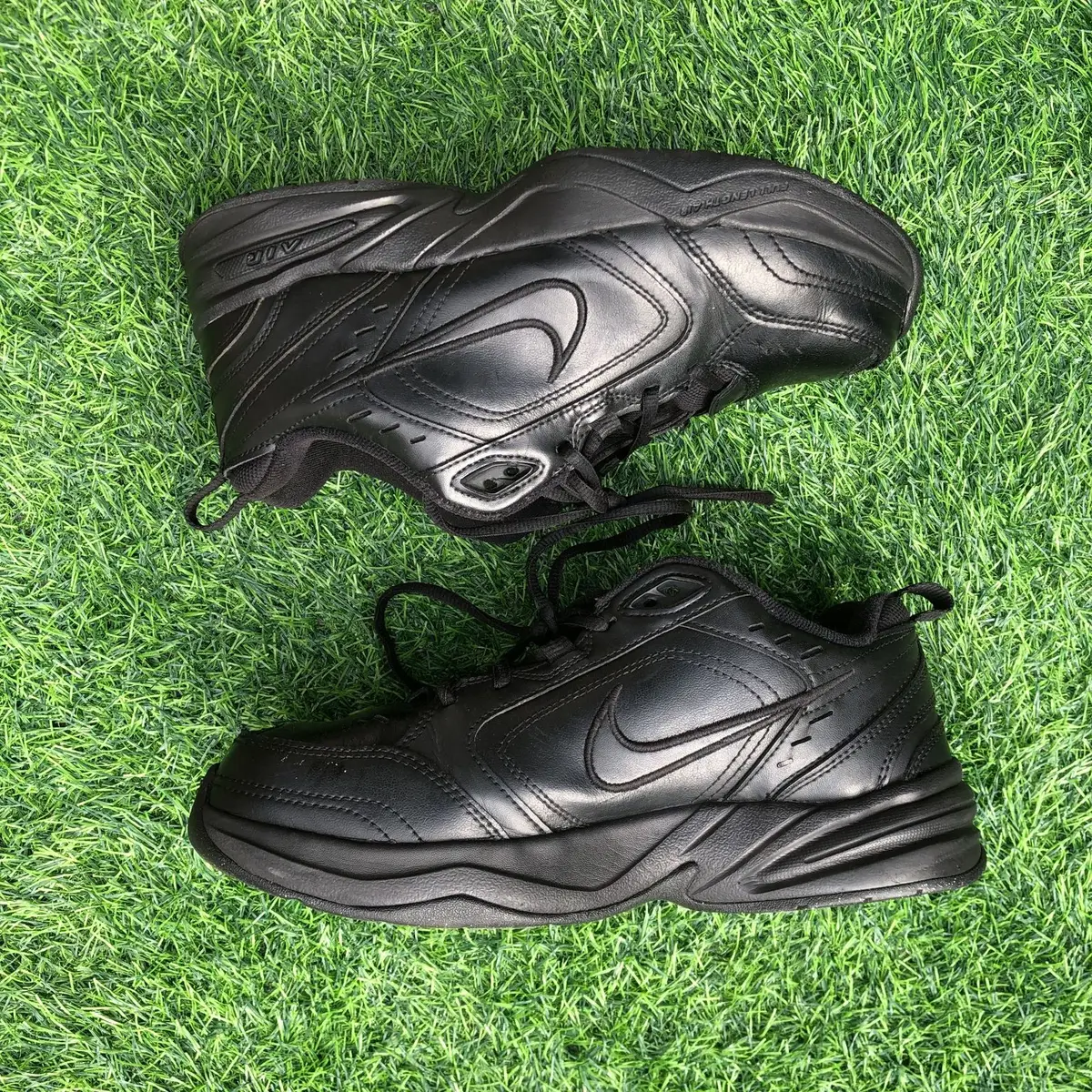 Nike Air Monarch IV Triple Black