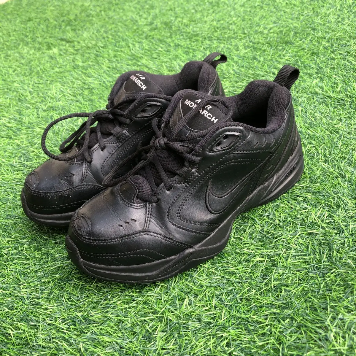 Nike Air Monarch IV Triple Black