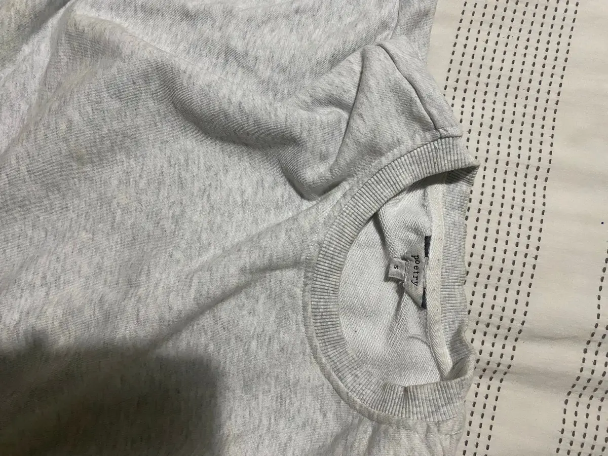 Poetry Grey Cropped Short-Sleeve Sweatshirt