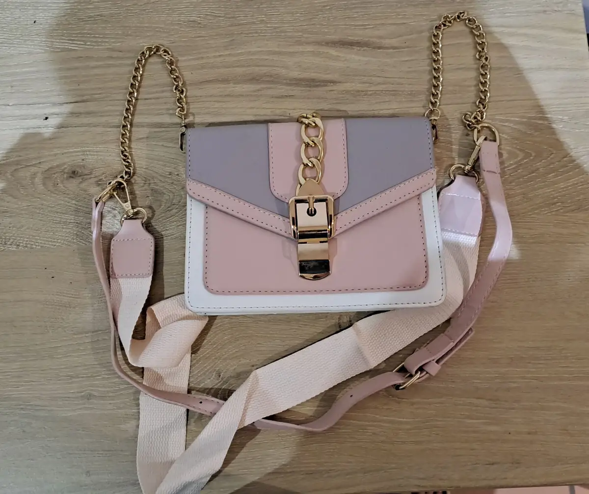 Color-Blocked Pink and Grey Shoulder Bag with Gold Chain