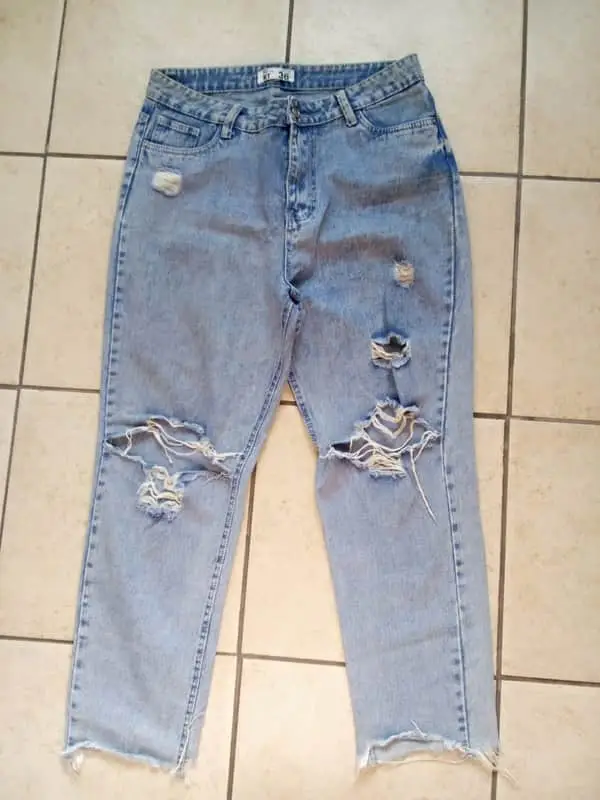 Mom High Rise Tatter Jeans