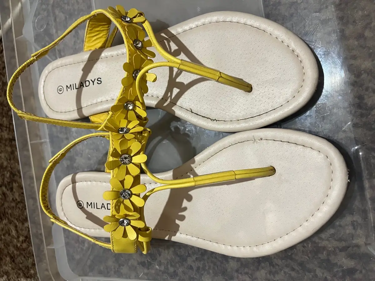 Miladys Yellow Floral Sandals Size 6