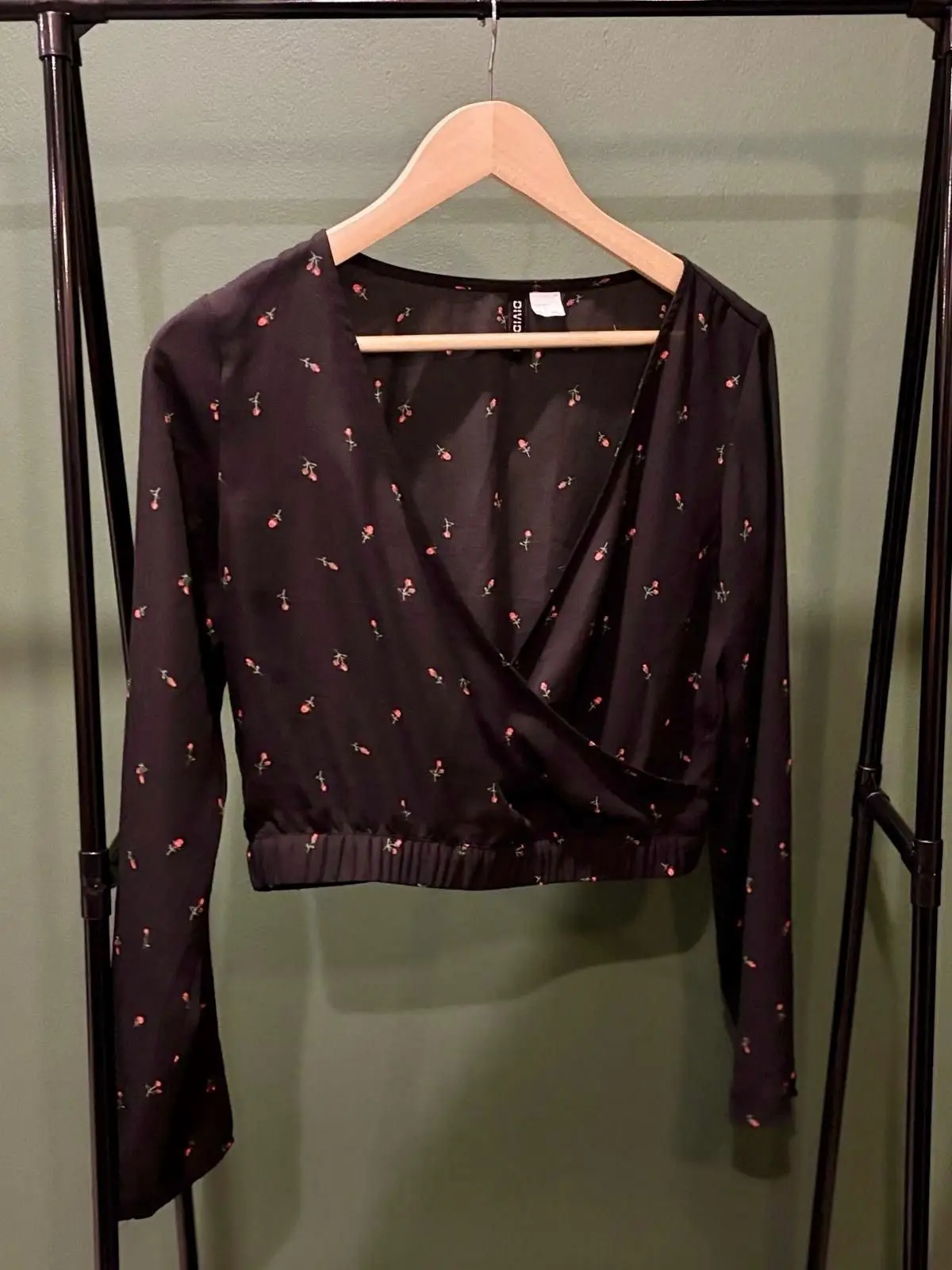 H&M Divided Floral Wrap Crop Top