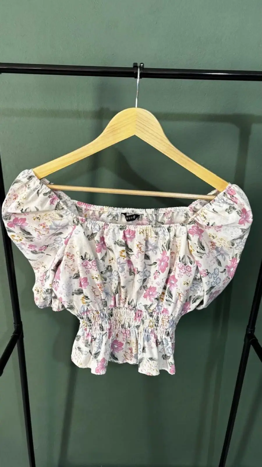 Sissy Boy Floral Off-The-Shoulder Crop Top