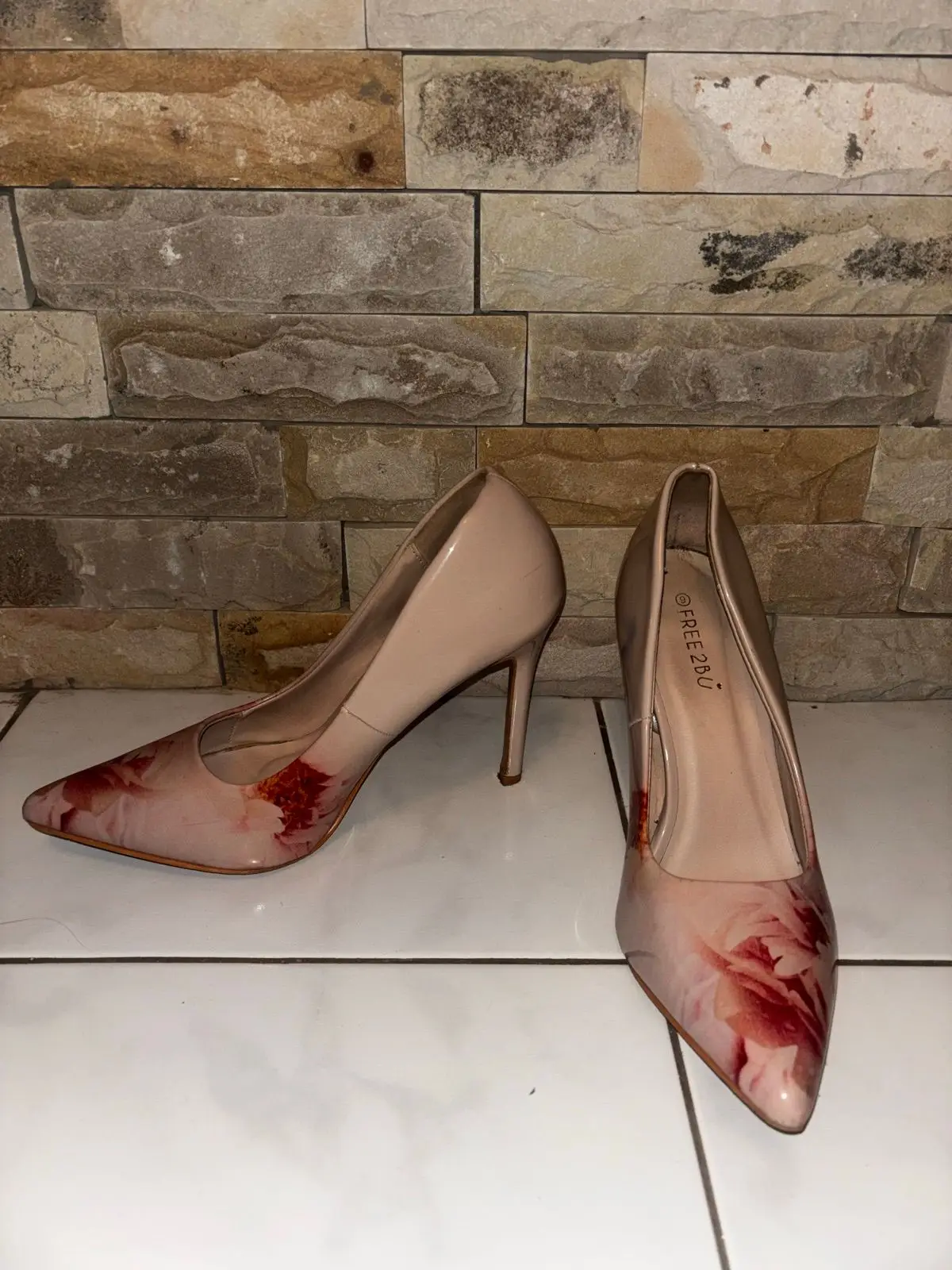 Free 2bu Nude Floral Pointed Heels