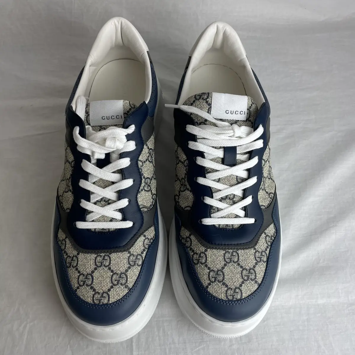 GG Men’s chunky sneaker with blue GG in beige
