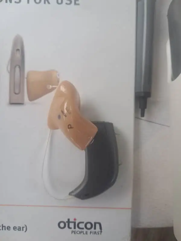 Oticon vigo Pro hearing aid with all accessories.
