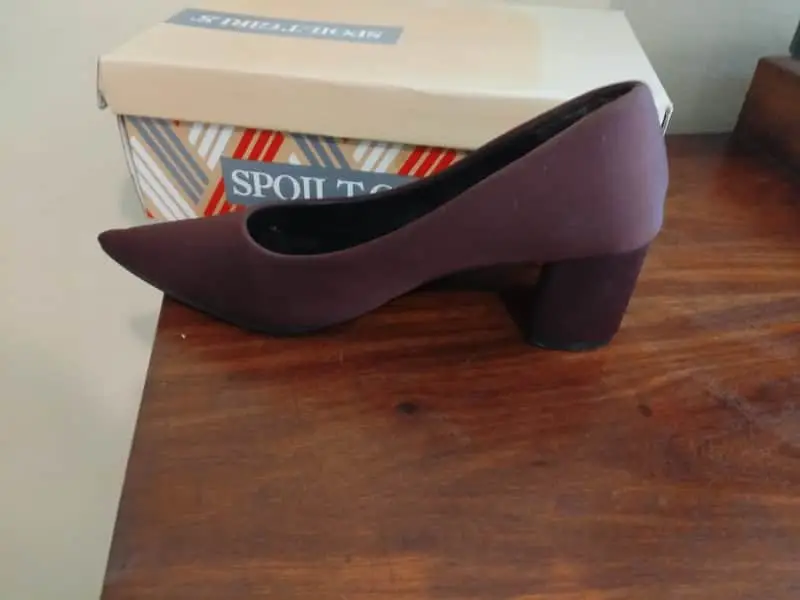 Womens's elegant heels covered in a stretchy fabric