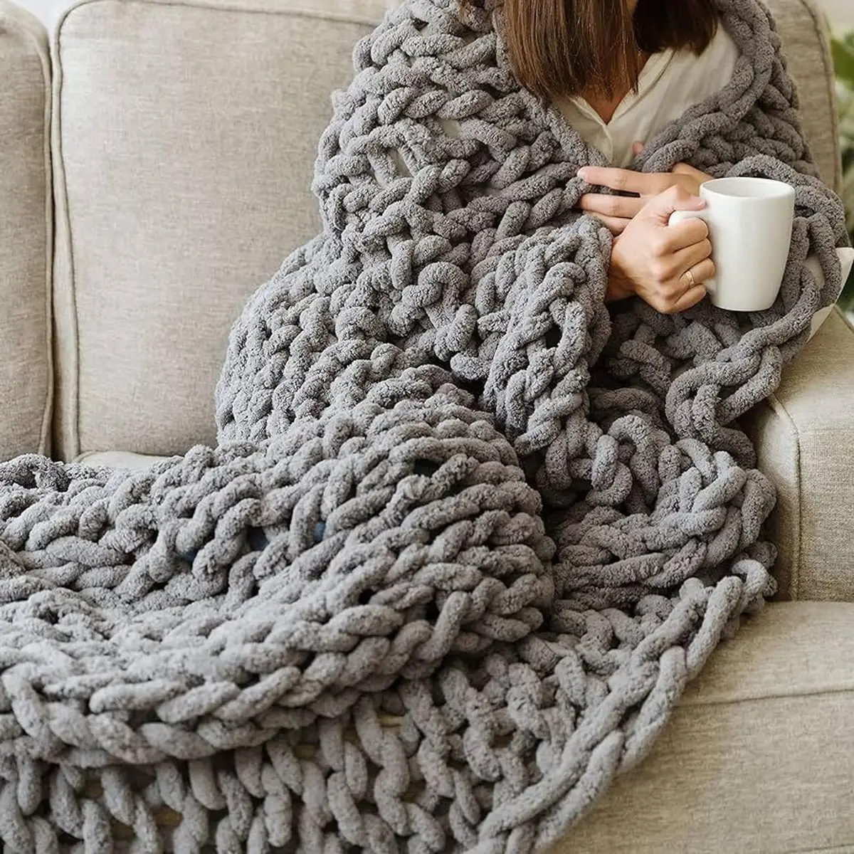 Chunky Knit Blanket with Decorative Pillows