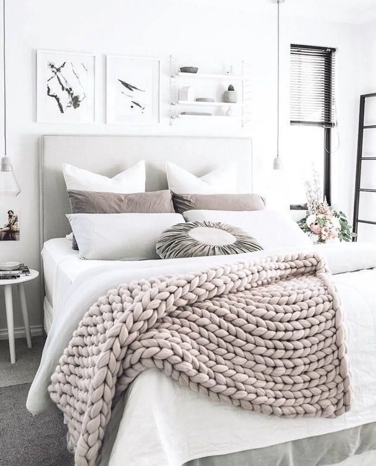 Chunky Knit Blanket with Decorative Pillows