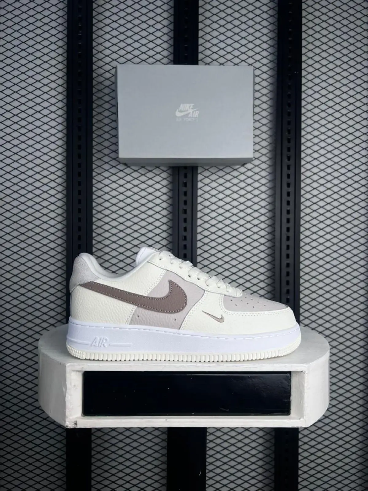 Nike Air Force 1 Low Sail Grey Brown