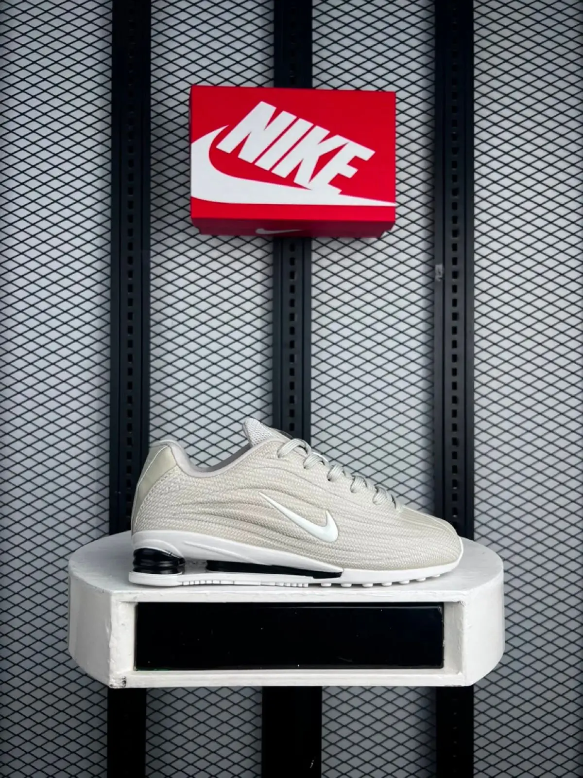 Nike Shox R4 Beige White