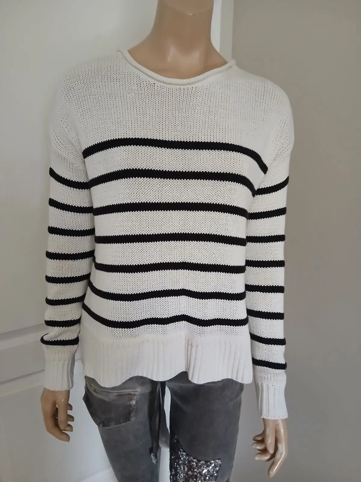 H&M White and Black Striped Sweater