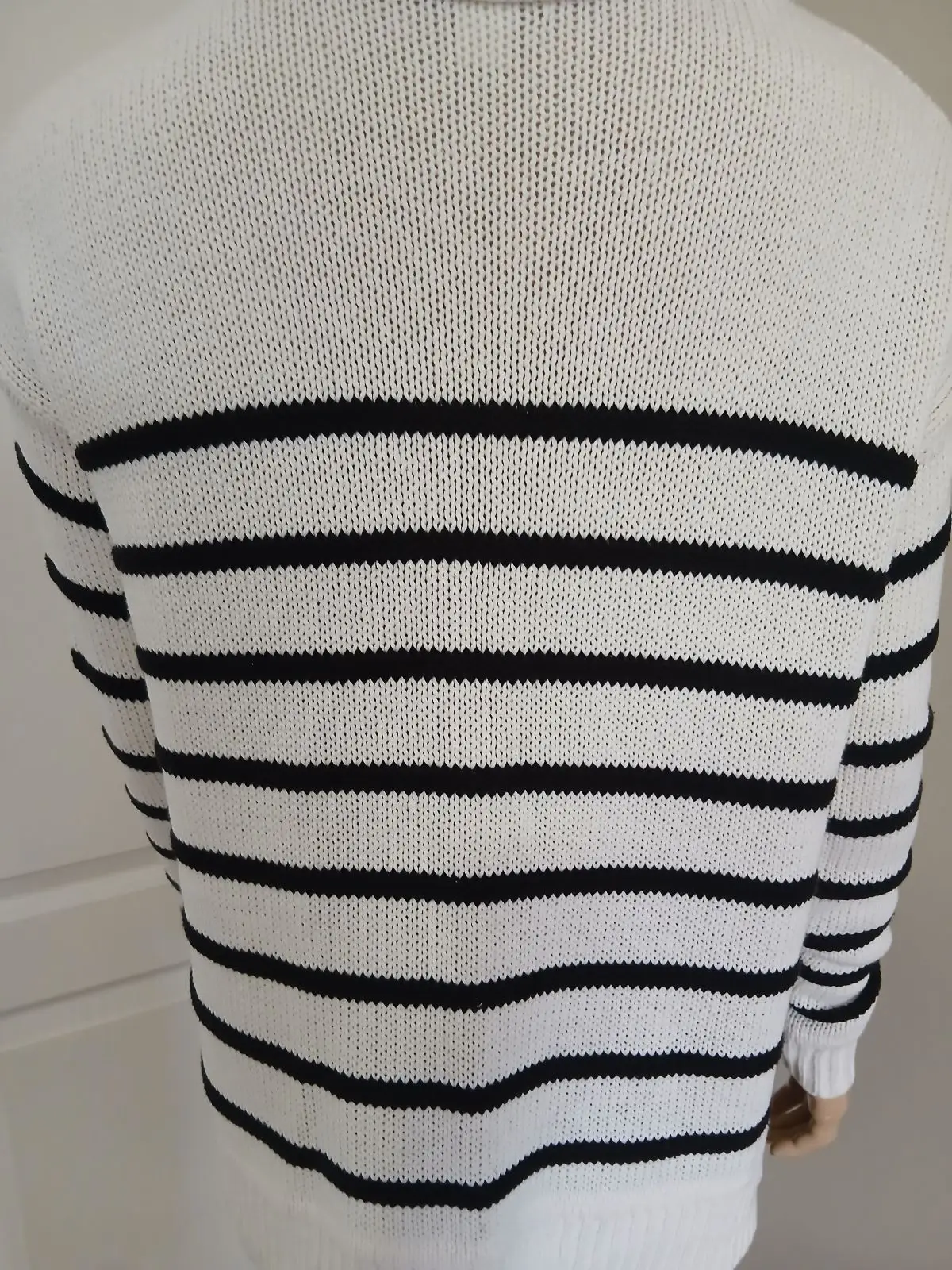 H&M White and Black Striped Sweater
