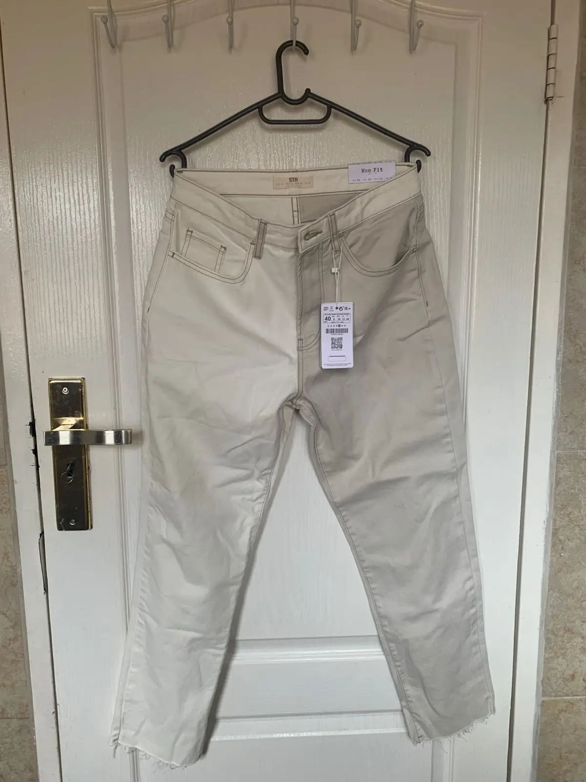 Stradivarius Cream Cropped Jeans Size 12