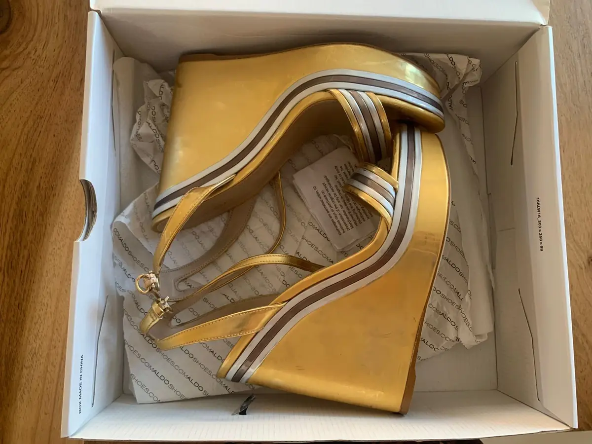 Aldo Gold Platform Wedge Sandals Size 5
