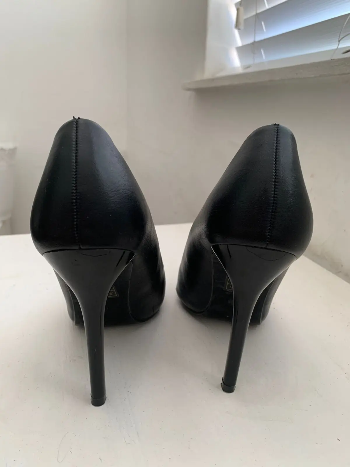 another marketplace YDE Black Pointed-Toe Heels Size 5