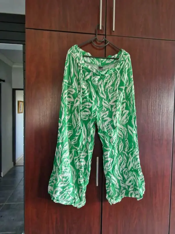 Be Yourself Green pattern pants