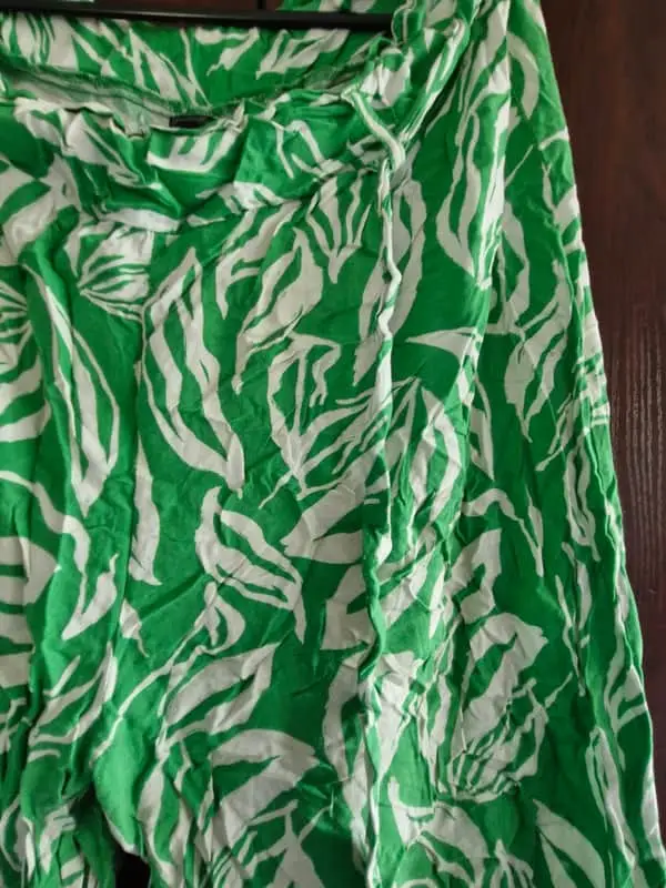 Green pattern pants