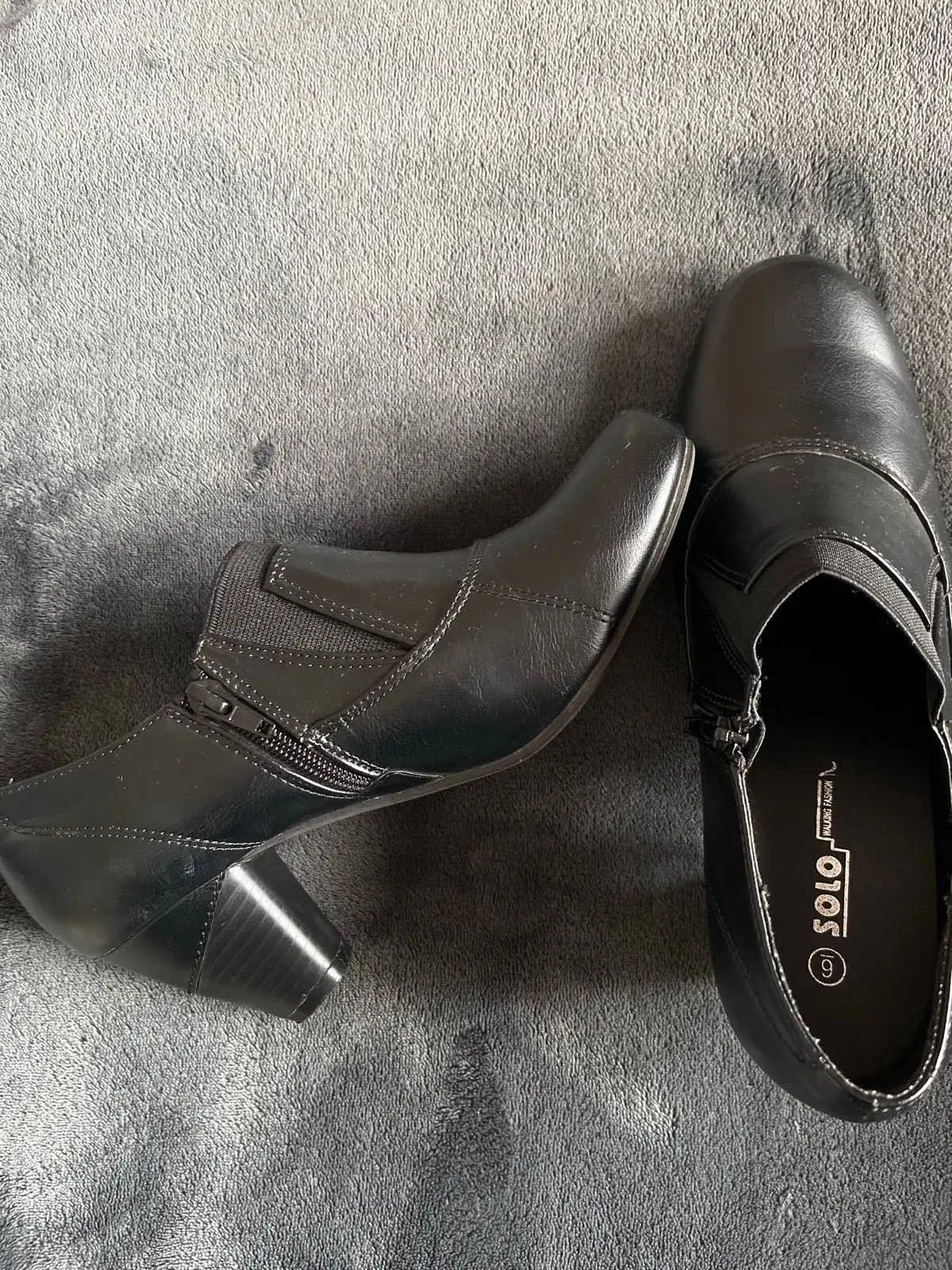 Solo Black Shoes Size 6