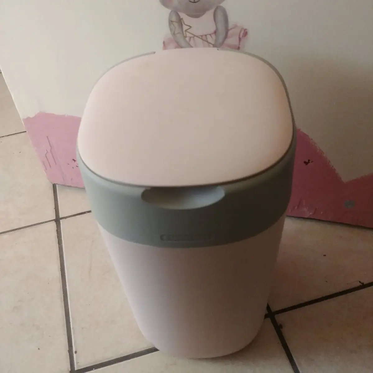 Rubbermaid Pink and Grey Trash Bin