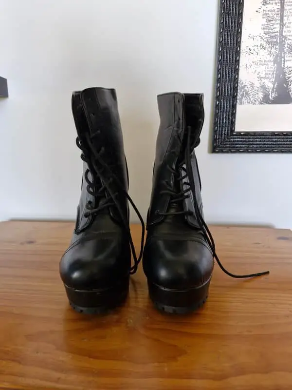 Black heel boots